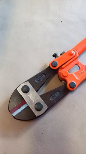 กรรไกรตัดเหล็กเส้น ขนาด 24 นิ้ว