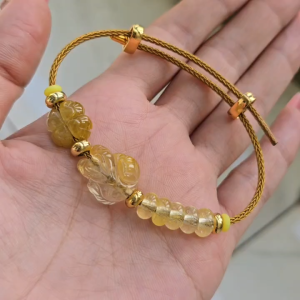 Q2018 Vòng ngũ điếu cỏ 4 lá hồ ly Thạch Anh Tóc Vàng cho Thổ và Kim - Phong Thuỷ TUDO P