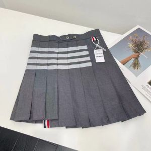 เสื้อยืดคอกลมแขนสั้นถักสีบล็อก TUMA TB ทรงสลิมฟิต ผ้าผสมขนสัตว์และผ้าฝ้าย ฤดูร้อน 2025 สำหรับผู้หญิงวัย 18-24 ปี