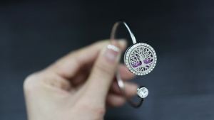 New Aromatherapy Essential Oil Bracelet Crystal Perfume Locket Stainless Steel Life Of Tree Flower Bracelet Women Jewelry Gift