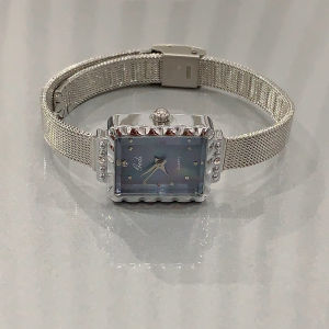 Initial Ichumu Watch Female Accessible Luxury Minority Simple Elegant Womens Student Junior High School Small and Medium Dial Mother Shell