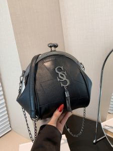 Fashionable Shell Shaped Shoulder Bag for Women 2024 New Net Red Clip on Chain Crossbody Bag Stylish Synthetic Leather Handbag