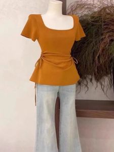 เสื้อยืดแขนสั้นคอเหลี่ยมสไตล์ฝรั่งเศสสำหรับผู้หญิงในช่วงฤดูร้อน สไตล์ใหม่ เสื้อผ้าทำงานแขนสั้นเข้ารูป สีส้ม เสื้อผ้าทำงานลำลอง