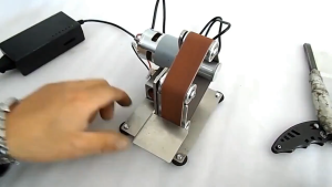 110V/220V Mini Electric Belt Sander DIY Polishing Grinding Machine Cutter Edges Sharpener Multifunctional Grinder Power Tool