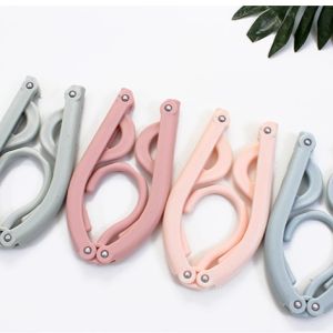 Hanger Lipat Gantungan Baju Travel Plastik Portable Traveling Cantolan Pakaian