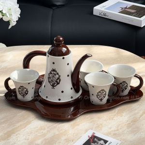 ชุดเซ็ตชาน้ำเซรามิกดอกกุหลาบสีน้ำตาลพร้อมถ้วยดื่มน้ำสำหรับใช้ในบ้าน ชุดชาน้ำสุดหรูสำหรับใช้ในบ้านใหม่