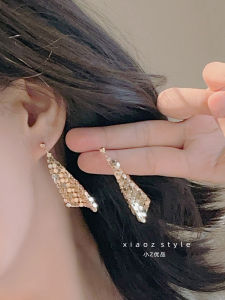 Elegant Geometric Rhinestone Earrings Womens Fashion Hong Kong Style Slimming Face Shape Unique Small Niche Ear Jewelry