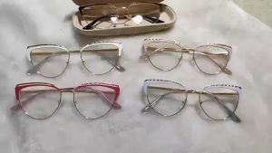 【Essentials☀️COD】Kacamata Bingkai Mata Kucing Logam Desain Unik Kacamata Setengah Bingkai Rasa