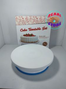 Plastic cake turntable with anti slip liner