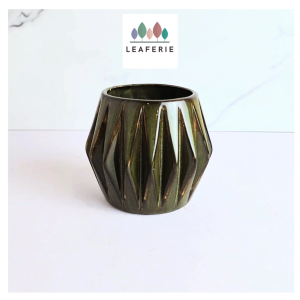 The Leaferie Virelle plant pots. Ceramic flowerpot . flowerpots . flower pot planter planters