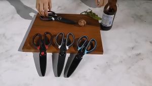 Gunting Hitam Pemotong Dapur Stainless Steel Multifungsi