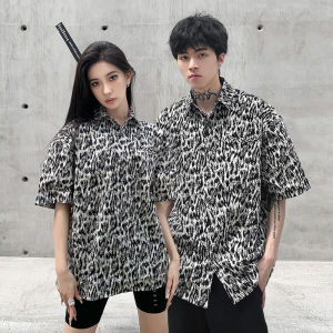 SoulSense เสื้อเชิ้ตแขนสั้นทรงหลวมสไตล์ฮิปฮอปสำหรับฤดูร้อน ลายเสือดาว ผ้าฝ้ายผสมโพลีเอสเตอร์ ทรงปกติ แฟชั่นสำหรับเยาวชน