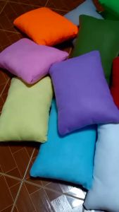 หมอนเล็ก ที่โชว์กับผ้าเอฟสีพื้น ยัดใยสังเคราะห์สีขาว ขนาด 12 x 18 นิ้ว