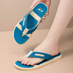 รองเท้าแตะชายหาดกันลื่นทนทานต่อการสึกหรอสำหรับผู้ชาย รองเท้าแตะแบบสวมสบายสำหรับฤดูร้อนปี 2025 ส้นแบน พื้นยาง พื้นรองเท้า PVC