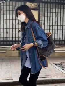 เสื้อเชิ้ตยีนส์หลวมๆ แขนยาวสำหรับผู้หญิง ฤดูใบไม้ผลิ 2025 ดีไซน์ใหม่ ทรงหลวมๆ สไตล์ลำลอง เสื้อคลุมกันหนาวแบบสวมหัว