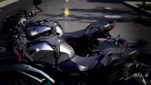 กระเป๋าติดถังน้ำมันรถจักรยานยนต์พร้อมฐาน Universal Waterproof Outdoor Riding Pack Travel Bags Saddle Accessories Frame Crash Bars Bag