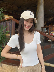 เสื้อยืดคอกลมแขนสั้นถักทรงสลิมฟิตสำหรับผู้หญิง Pusumede ทรง U แขนสั้น ทรงเข้ารูป คอลเลกชันฤดูร้อน 2025