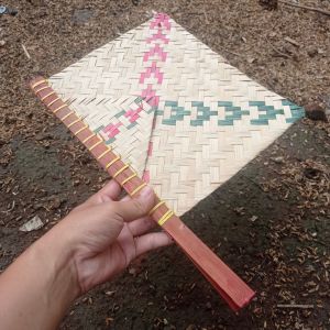 Kipas Hihid bambu / kipas tangan anyaman bambu
