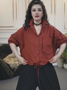 เสื้อเชิ้ตคอโปโลแขนสั้นสไตล์ยุโรปแบบลำลองสำหรับฤดูร้อนปี 2025 เสื้อเชิ้ตแขนสั้นทรงปกติคอตั้งแบบเรียบง่ายพร้อมกระเป๋าสำหรับผู้หญิง