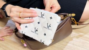 กระเป๋าใส่เหรียญและกุญแจน้ำหนักเบาสำหรับผู้หญิง ดีไซน์หรู กระเป๋าใส่ลิปสติกแฟชั่นสำหรับส่งออก