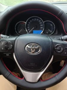 Leather Steering Wheel Cover Hand Sewn for Toyota Corolla 14 15 18 Years RAV4 Inlay Design Sport Style All Seasons Universal