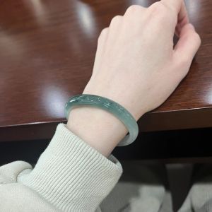 High Quality Myanmar Half Mountain Water Emerald Bracelet Womens Style for Girlfriend Beautiful Green Color Natural Treatment