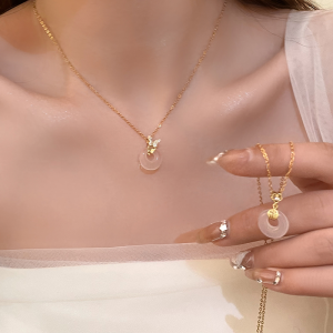 High-End Chinese Style Collar with Light Luxury Feeling and Unique Pendant Perfect Accessory for Women