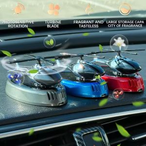 ที่จ่ายน้ำหอมรถยนต์พร้อมน้ำมันหอมระเหยสำหรับตกแต่งภายในรถยนต์ของตกแต่งเครื่องบินหมุนน้ำหอมปรับอากาศรถขับเคลื่อนพลังงานแสงอาทิตย์