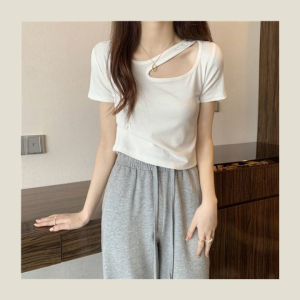 LKfashion กำลังมาแรง เสื้อยืดแฟชั่นผู้หญิง ให้เลือกซื้อ ใครยังไม่มีรีบสั่งเลยก่อนของหมดน้า