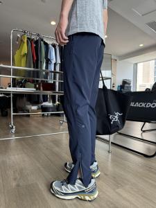 กางเกงทำงานฤดูร้อนแบบบางแห้งเร็วสำหรับผู้ชาย กางเกงขายาวทรงตรง กางเกงกีฬากลางแจ้งแบบลำลองสำหรับเล่นแบดมินตันและปีนเขา สีน้ำเงินเข้ม