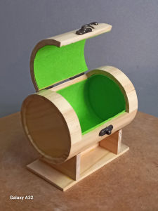 Hộp gỗ thông tròn.