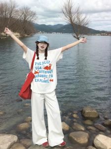 Kaos Wanita Lengan Pendek Oversize: Gaya Korea Modis & Bahan Katun Adem Nyaman