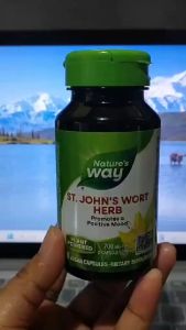 Natures Way St Johns Wort Herb 700mg 100 Vegetarian Capsules Promotes Positive Mood