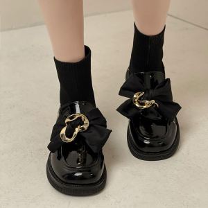 รองเท้าบูทผู้หญิงถักนิ่ม ฤดูใบไม้ร่วง/ฤดูหนาว ทรงสั้น สายรัดด้านหน้า ทรงมาร์ติน หัวรองเท้าทรงกลม ด้านหน้าแบบแบน