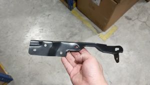 J113S04 CORNER PANEL GARNISH BRACKET ISUZU FVR240 FVR34 LORRY TRUCK AKSESORI 8-98063-344-0 8-98063-343-0