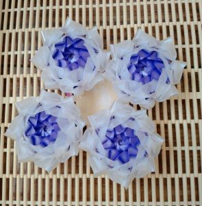 เหรียญโปรยทานงานบวช งานบุญ และอื่นๆๆลายดอกบัวดาว ตัวเปล่า 1ชุดมี 20 ดอก