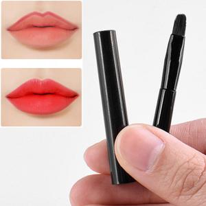 Portable Lip Brush with Lid Mini Lipstick Brush with Lid Makeup Soft Hair Sketching Lip Shape Beginners Small Makeup Lip Brush