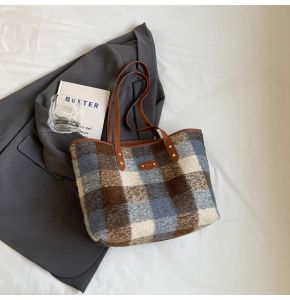 กระเป๋าถือผ้าขนสัตว์ทรงสี่เหลี่ยมลายสก็อตขนาดใหญ่ กระเป๋าสะพายไหล่ผู้หญิง 2024 กระเป๋าถือแบบมีซิปปิด กระเป๋าสะพายไหล่แบบลำลอง