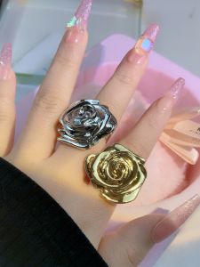 แฟชั่น 3D โลหะ Rose ดอกไม้แหวนผู้หญิงไม่สม่ําเสมอชาดอกไม้เปิดออกแบบปรับอาหารแหวน