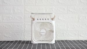 Quạt Phun Sương Để Bàn Nhỏ Gọn Quạt Để Bàn Mini Tiện Lợi Có 5 Vòi Phun Sương Kèm Đèn Led 7 Màu Tùy Chỉnh