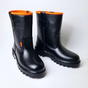 Sepatu Safety Pria Boots: Desain Ergonomis & Anti Slip