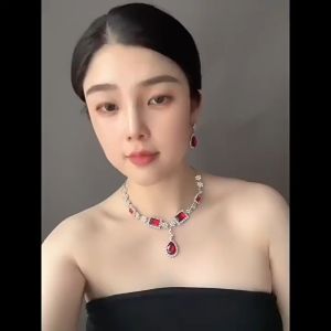 ชุดเครื่องประดับสไตล์ยุโรป-อเมริกัน สร้อยคอและต่างหู ประดับพลอยสีแดง/เขียว/น้ำเงิน ดีไซน์หรูหรา