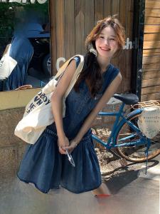 ชุดเดรสยีนส์แขนกุดสไตล์เกาหลีฤดูร้อนปี 2025 สำหรับผู้หญิง ทรงเข้ารูป เอวสูง กระโปรงทรงเอ คอเหลี่ยม สีพื้น กระดุมเดียว