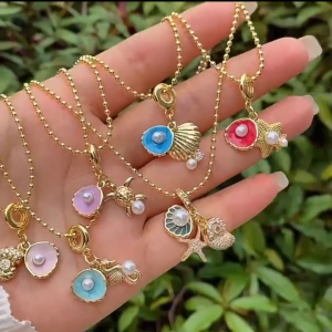 Kalung Titanium liontin bintang laut cangkang dua lapis anti karat dan tahan aus wanita modi