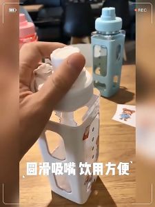 Bình nước học sinh có ống hút chất lượng cao 700ml Bình nhựa hình vuông Tặng Sticker miếng dán 2D