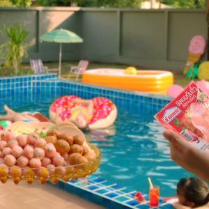 60 กรัม แหนมตุ้มจิ๋วใบมะยมพริกแซ่บ บรรจุ 5 ซอง/แพ็ค - ตราส.ขอนแก่น