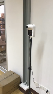 เครื่องวัดไข้ เครื่องวัดอุณหภูมิ ที่วัดไข้ ขาตั้ง รุ่น GP-100 ติดผนัง การเเจ้งเตือนด้วยเสียงและตัวเลข ตรวจอุณหภูมิภายใน 1 วินาที