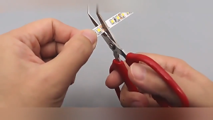 แถบแสงเปลือยที่ยืดหยุ่น 2835 led DC12V/24V แถบแสงยาว แรงดันต่ำมีความปลอดภัยมากขึ้น ติดตั้งง่ายด้วยกาวด้านหลังของตัวเอง