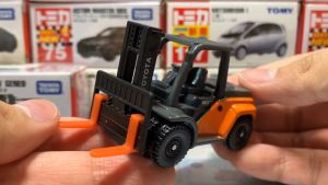 Tomica No 111 TOYOTA L&F GENEO FORKLIFT 1:62 ✿❀ รถก่อสร้างโทมิก้าขนาดเล็ก รถยาวประมาณ 6.5 ซม ใหม่