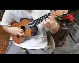 Rixton Ukulele 38cm Ukulele 4 String Spruce Small Ukulele for Kids